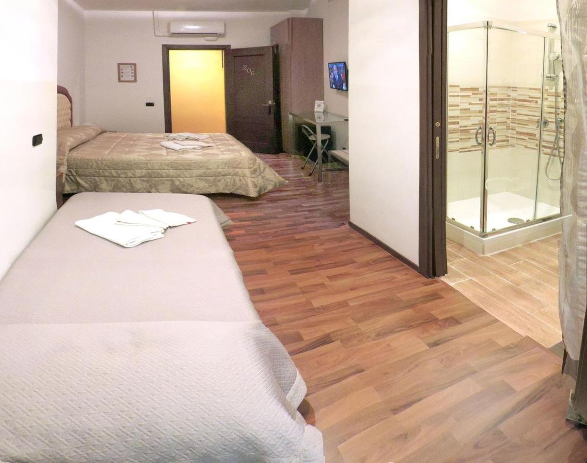 La Fiera Guesthouse Фиумичино Екстериор снимка