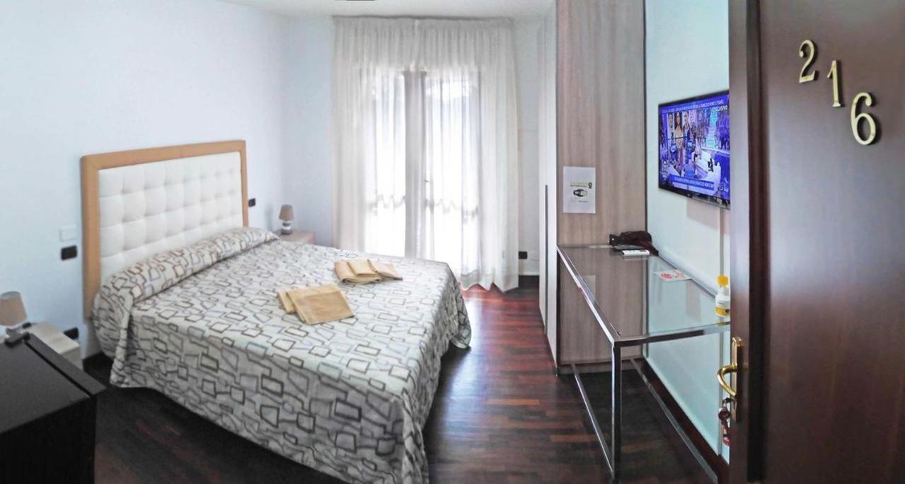 La Fiera Guesthouse Фиумичино Екстериор снимка