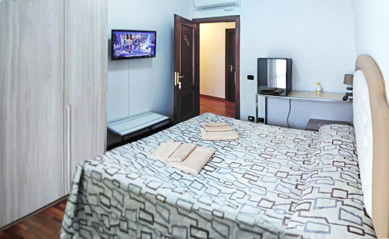 La Fiera Guesthouse Фиумичино Екстериор снимка