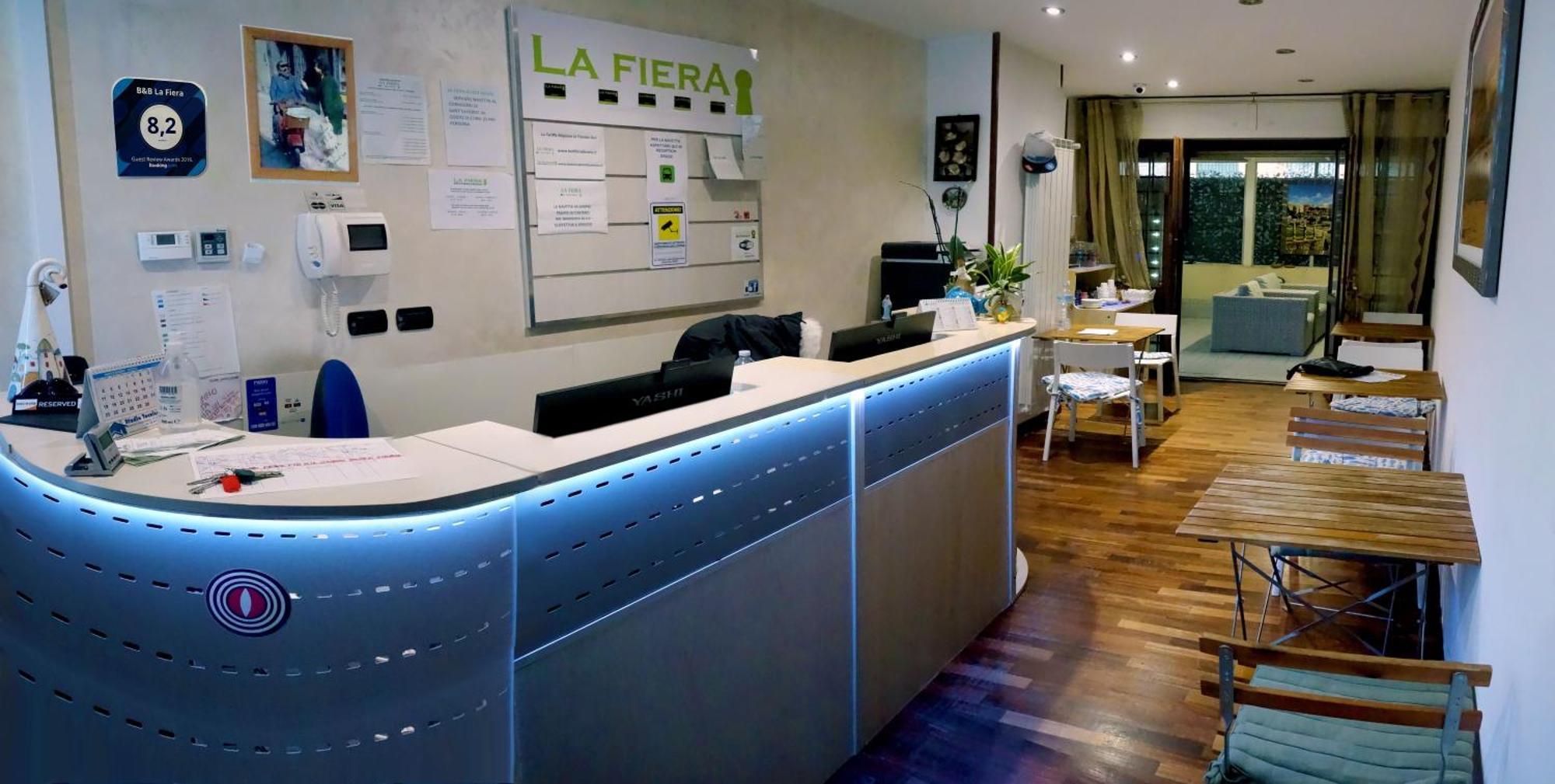 La Fiera Guesthouse Фиумичино Екстериор снимка