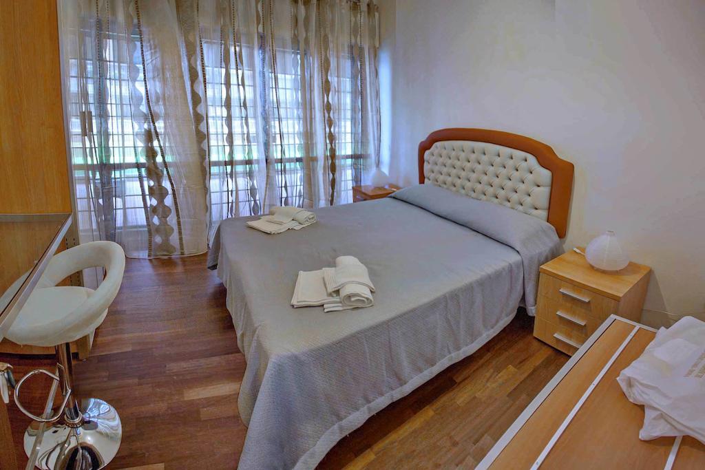 La Fiera Guesthouse Фиумичино Стая снимка