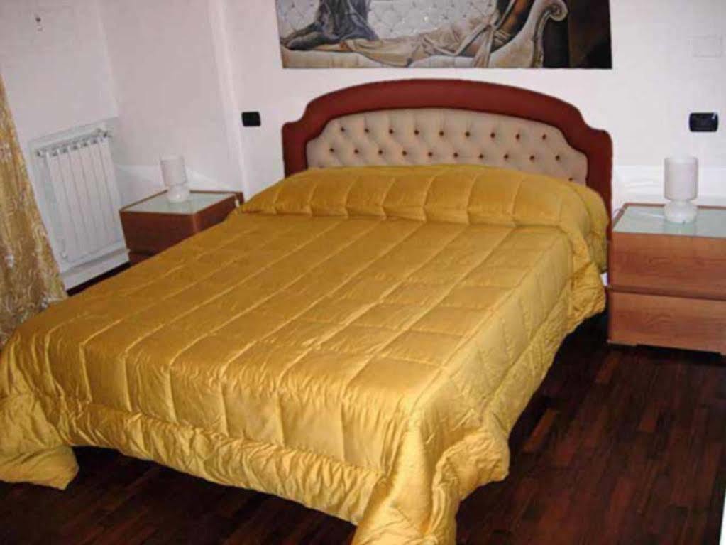 La Fiera Guesthouse Фиумичино Екстериор снимка